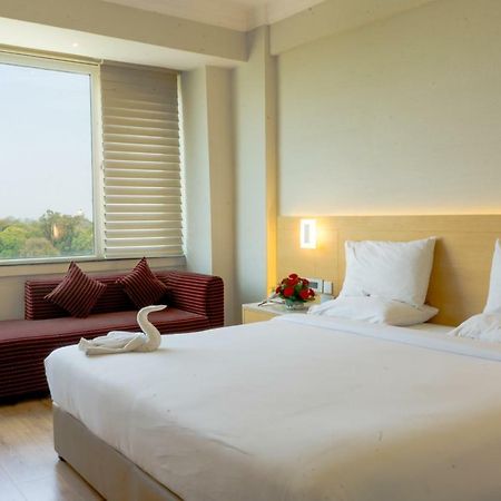 Hotel Gemini Continental, Hazratganj Lakhnaú Exteriér fotografie