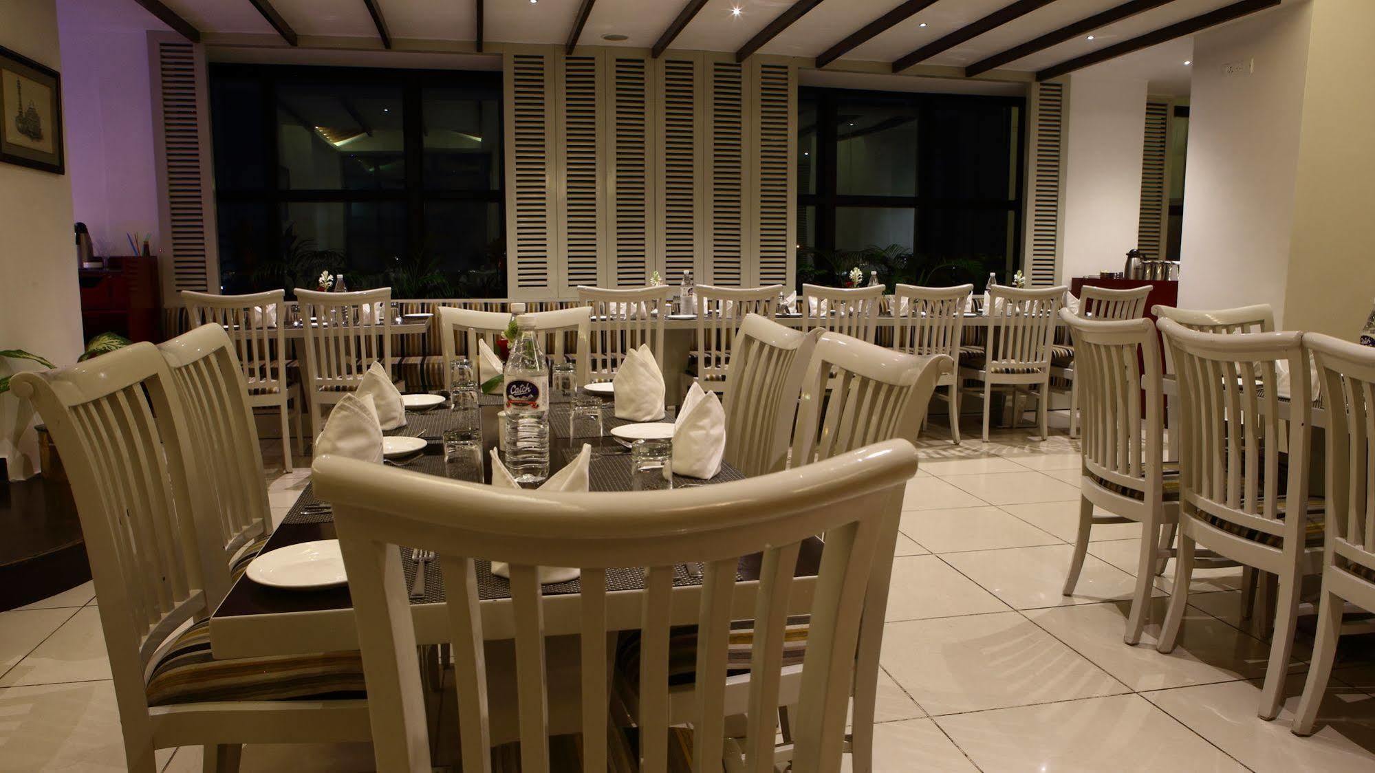 Hotel Gemini Continental, Hazratganj Lakhnaú Exteriér fotografie