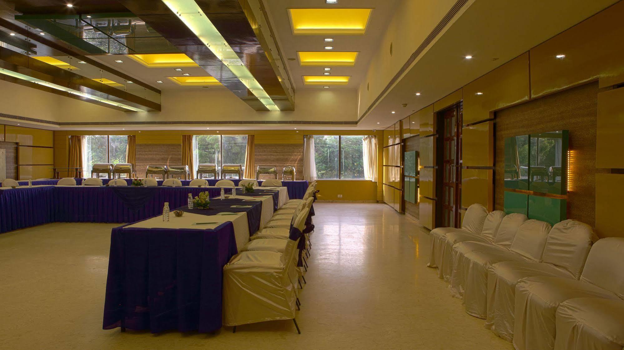 Hotel Gemini Continental, Hazratganj Lakhnaú Exteriér fotografie