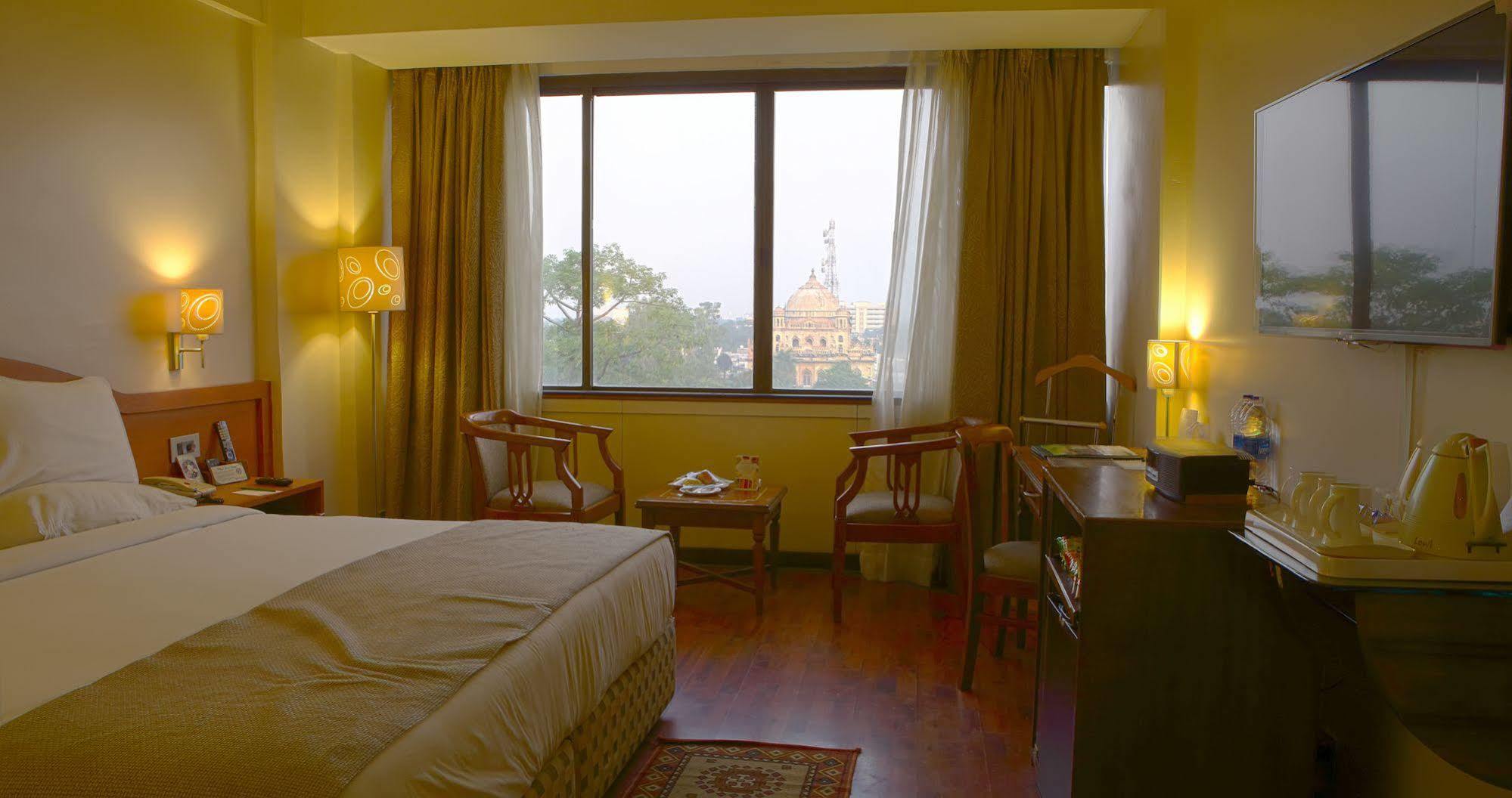 Hotel Gemini Continental, Hazratganj Lakhnaú Exteriér fotografie