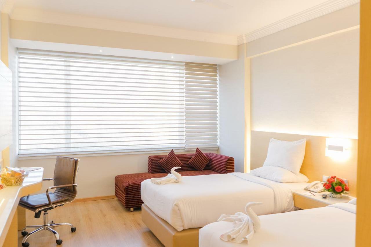 Hotel Gemini Continental, Hazratganj Lakhnaú Exteriér fotografie
