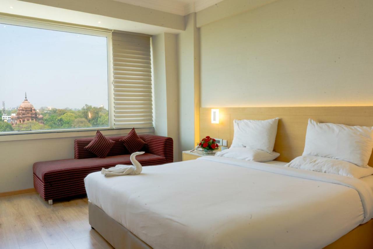 Hotel Gemini Continental, Hazratganj Lakhnaú Exteriér fotografie