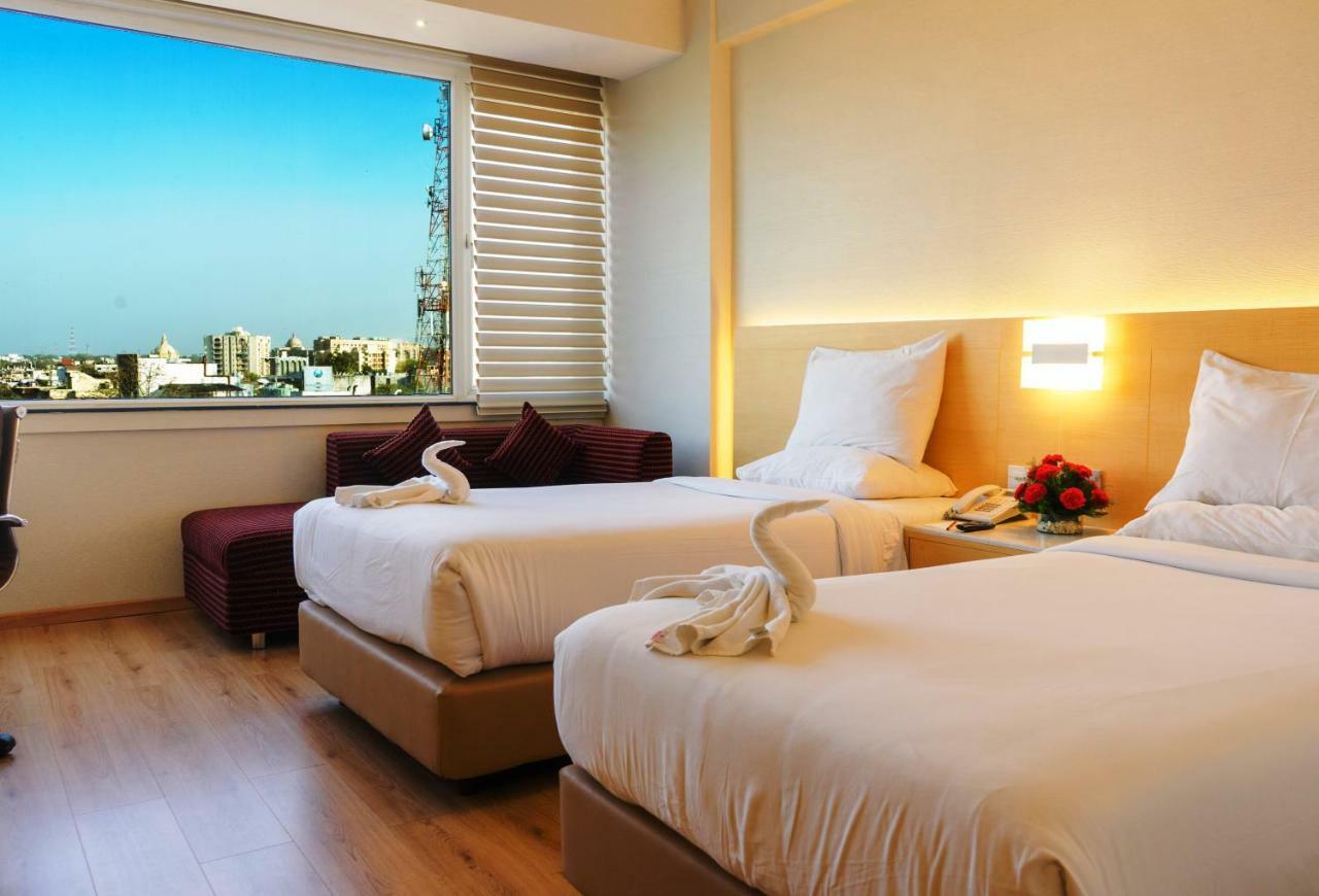 Hotel Gemini Continental, Hazratganj Lakhnaú Exteriér fotografie