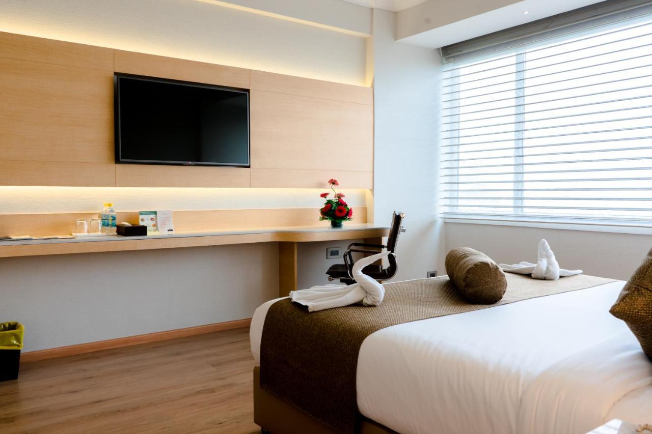 Hotel Gemini Continental, Hazratganj Lakhnaú Exteriér fotografie
